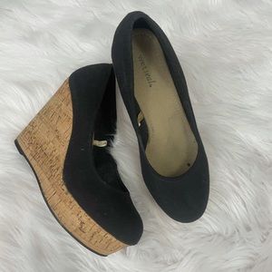 Black Wedges